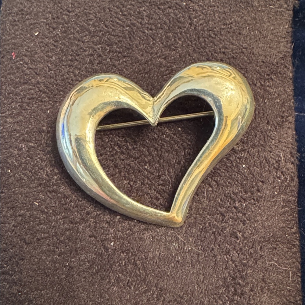 OPEN HEART marked 925 OM pin 🐈‍⬛